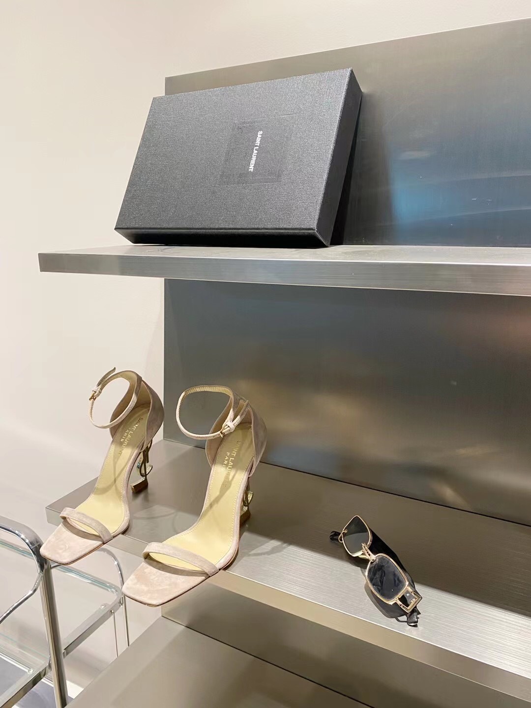 𝙎𝙖𝙞𝙣𝙩 𝙇𝙖𝙪𝙧𝙚𝙣𝙩 | 𝟐𝟎𝟐𝟏/𝐒𝐒 𝐧𝐞𝐰 YSL｜A beautiful classic Alphabet high-heeled sandals