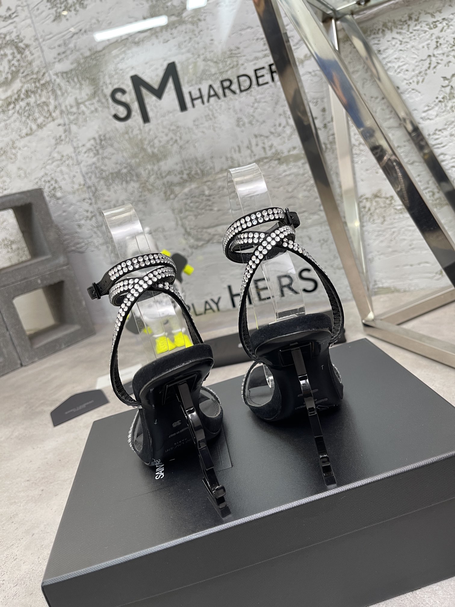 𝙎𝙖𝙞𝙣𝙩 𝙇𝙖𝙪𝙧𝙚𝙣𝙩 | 𝟐𝟎𝟐𝟐/𝐒𝐒 𝐧𝐞𝐰 YSL｜Early spring hot ysl high heel strappy sandals Italian leather sole