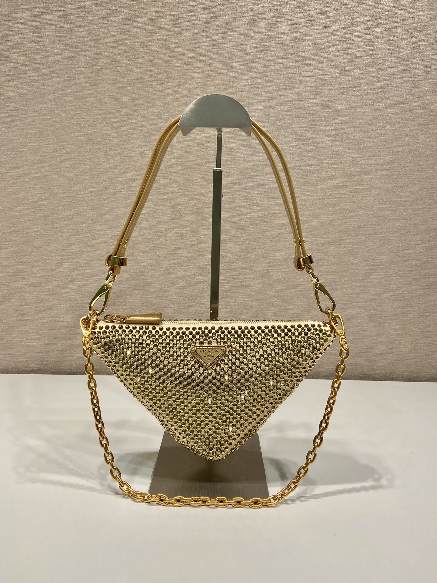 𝐏𝐑𝐀𝐃𝐀 Triangle bag with glitter diamonds 1BH190