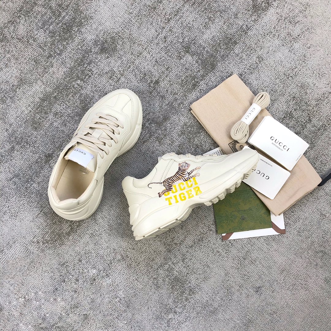 Gucci Pops This collection has a lot of flora and fauna elements Original material