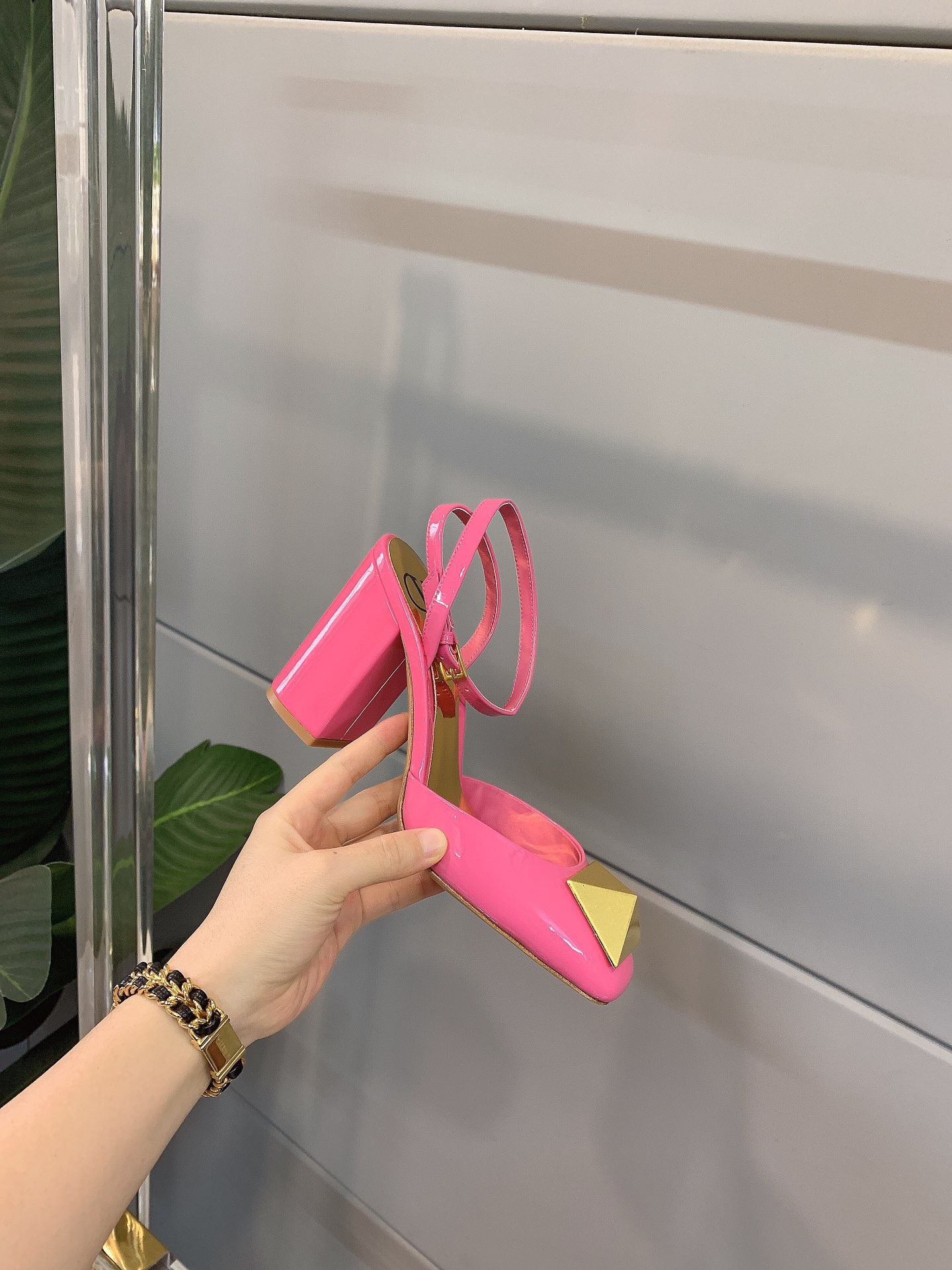 【Valentino】𝟐𝟎𝟐𝟏/𝐒𝐒 𝐧𝐞𝐰 VALENTINO 2022ss spring-summer new big studded high heelss still the classic studded collection