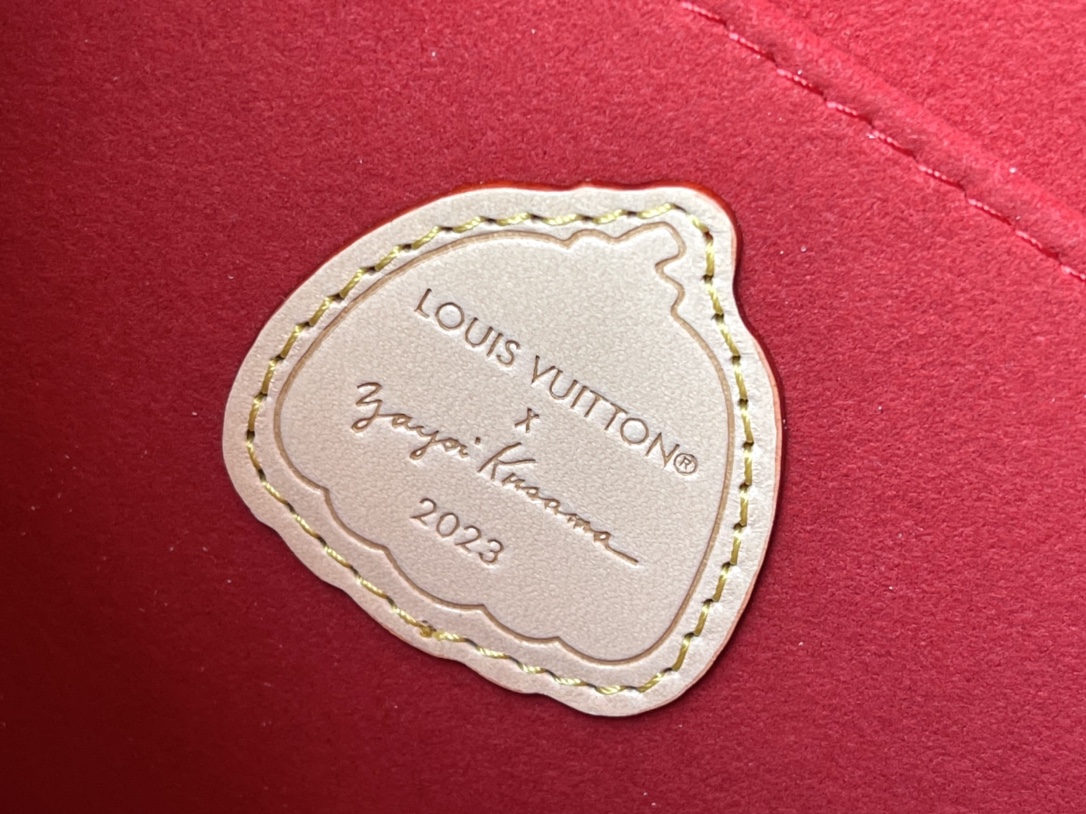 𝐋𝐎𝐔𝐈𝐒 𝐕𝐔𝐈𝐓𝐓𝐎𝐍    M46432