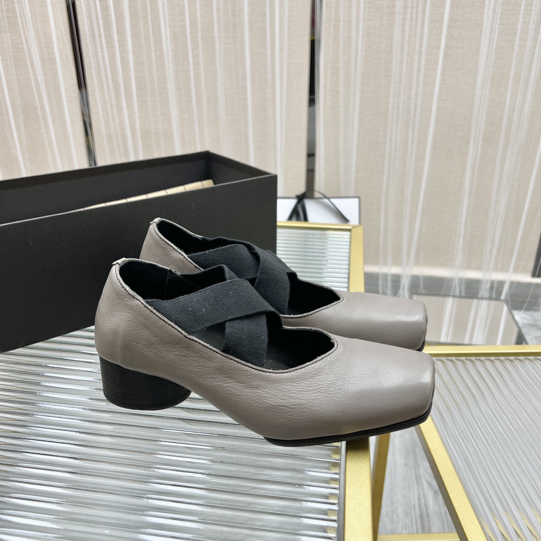 𝐔𝐌𝐀 𝐖𝐀𝐍𝐆｜𝟐𝟎𝟐𝟑/𝐒𝐒 𝐧𝐞𝐰  UMA WANG classic models retro do old ballet shoes