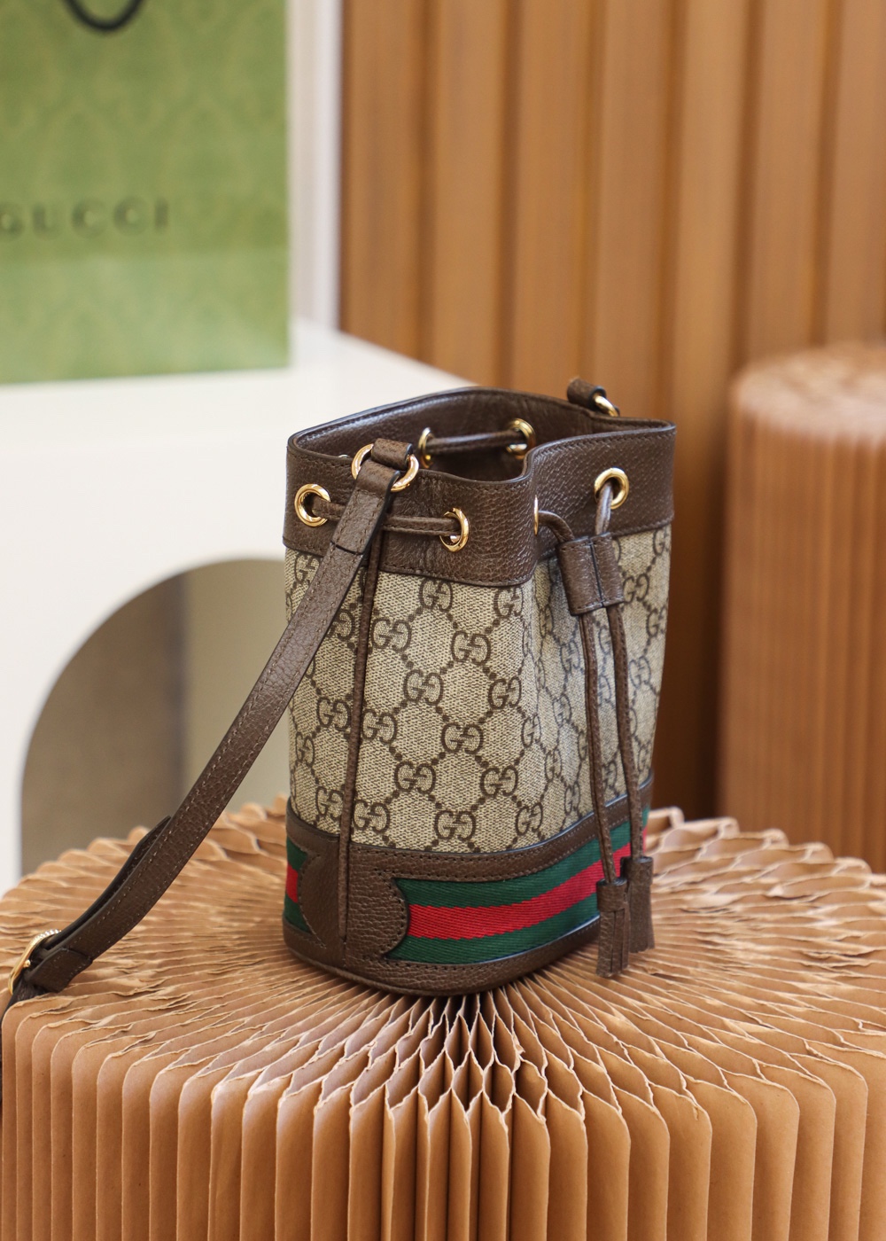 GUCCI 𝐎𝐩𝐡𝐢𝐝𝐚 𝐆𝐆 𝐌𝐢𝐧𝐢 small bucket bag #550620