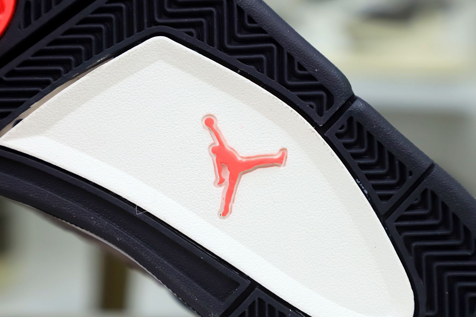 AIR JORDAN 4 RETRO TAUPE HAZE