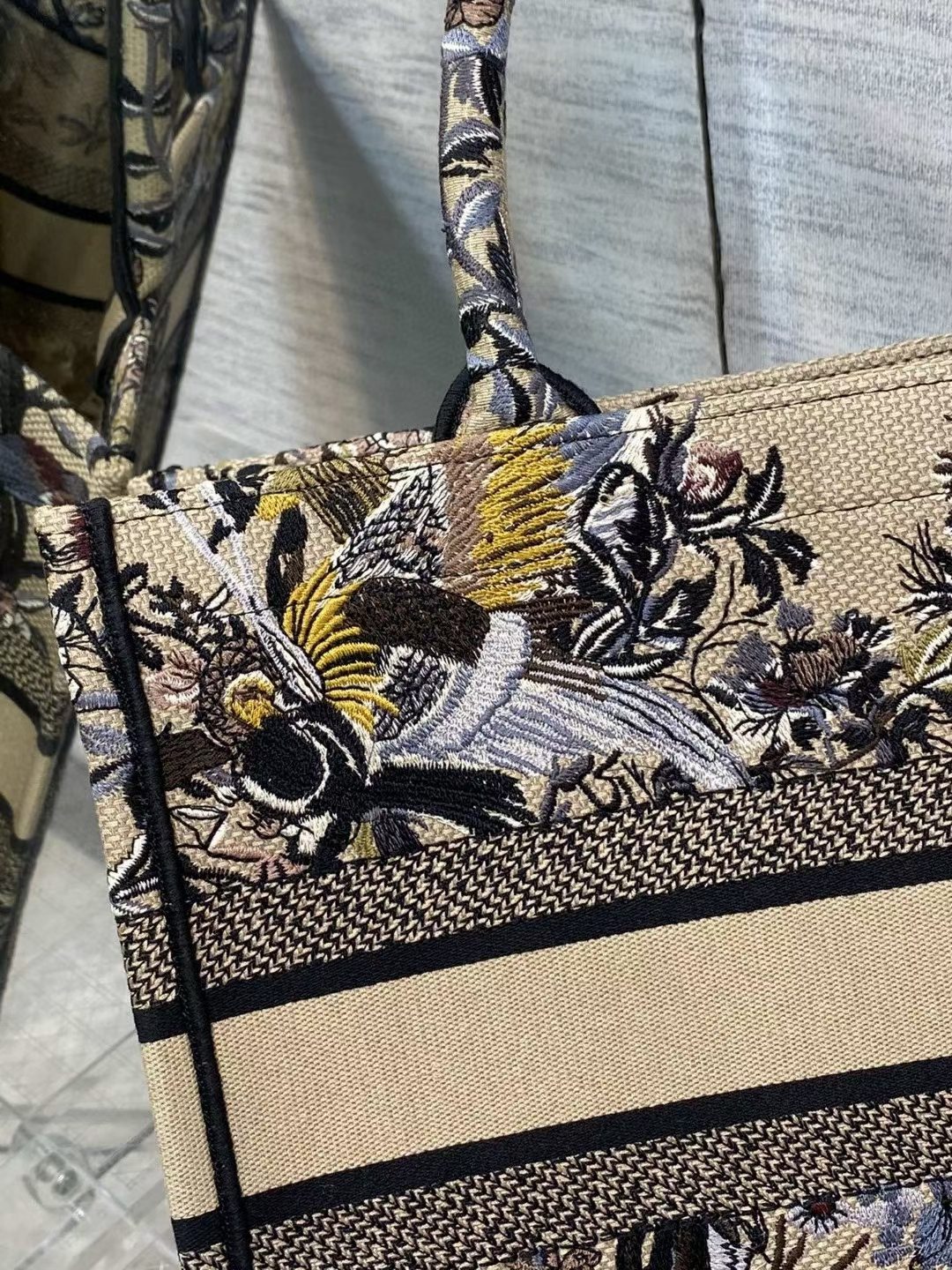 DIOR TOTE Magpie flower embroidery