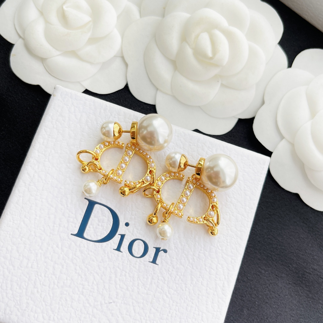 Dior new CD size pearl earrings