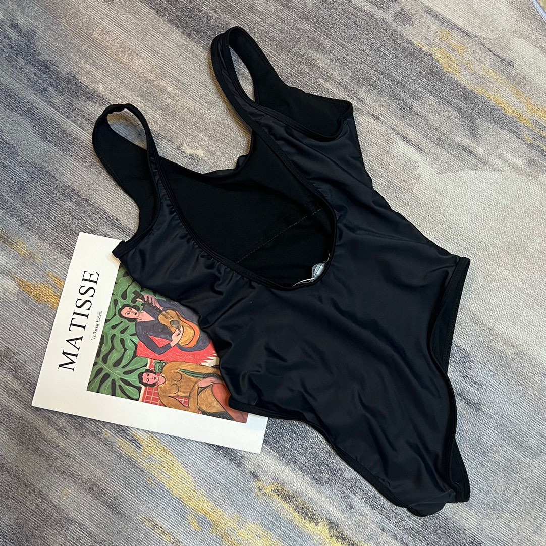 DG new one-piece swimsuit