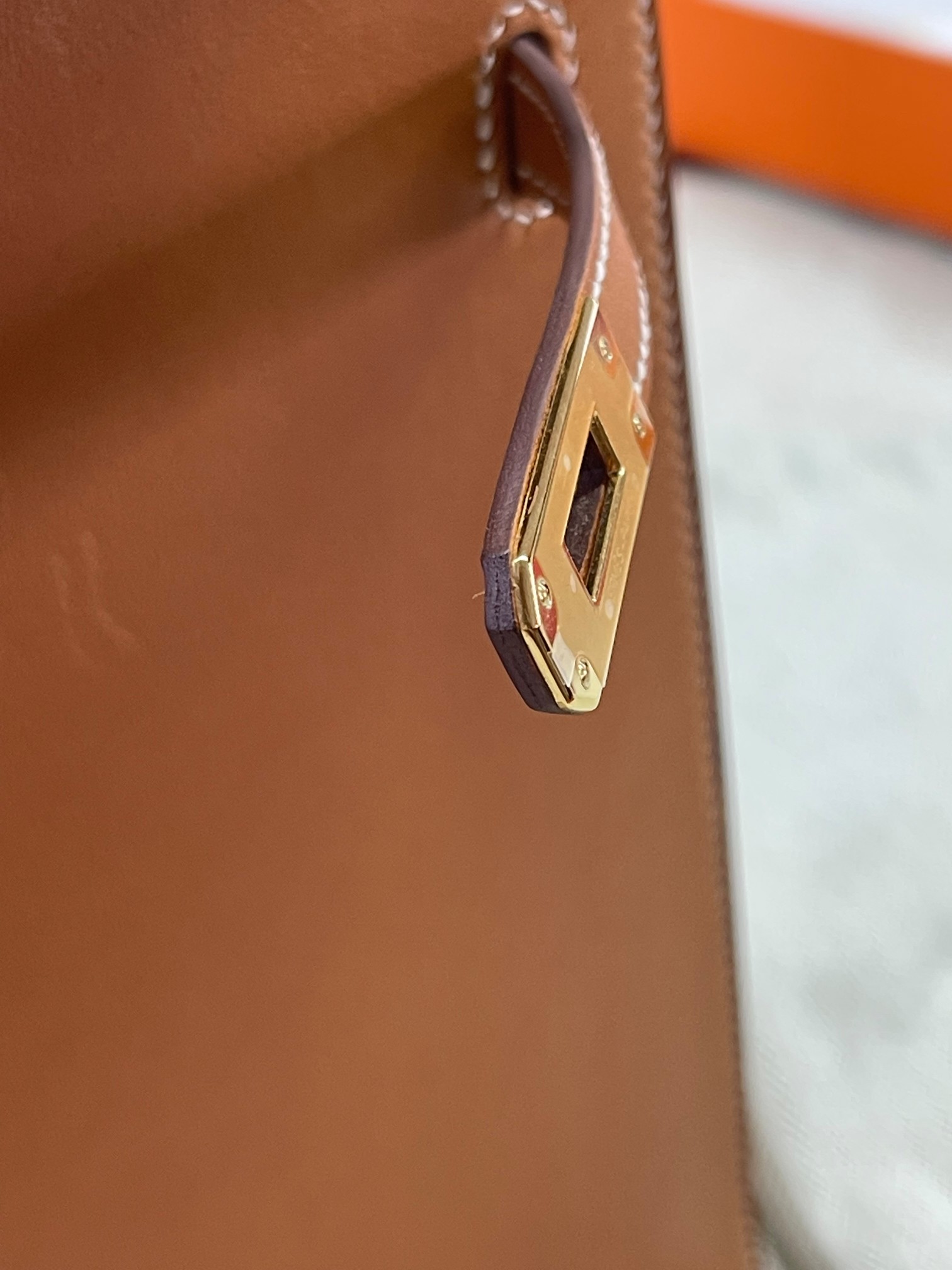 Kelly25 Golden Brown Saddle Leather Gold Buckle Outseam