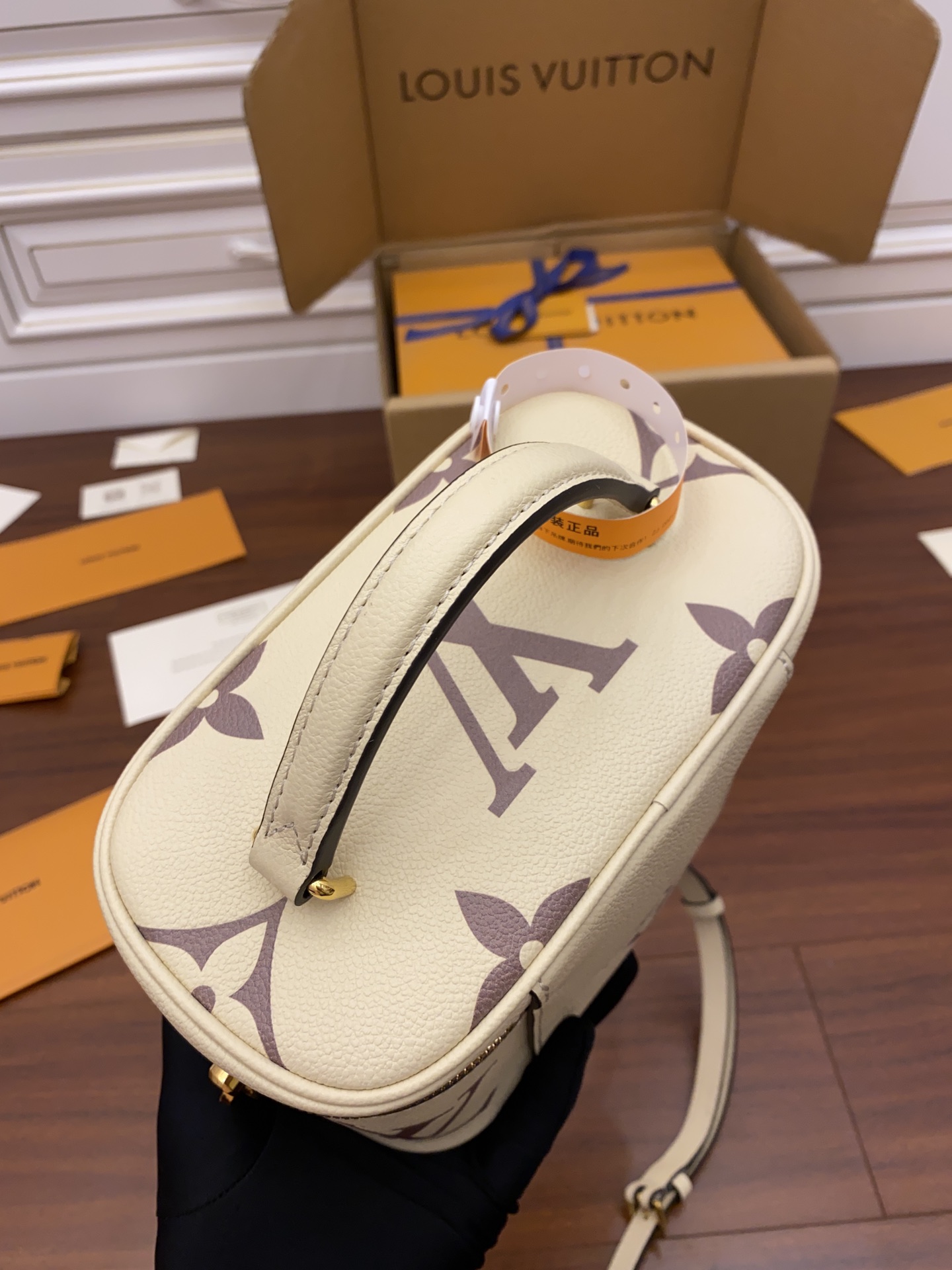 Louis Vuitton M45599 leather is genuine OEM Italian A-grade leather