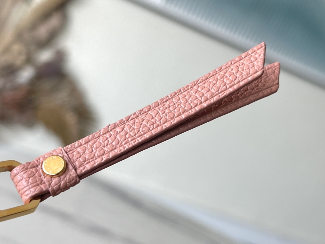 𝐋𝐎𝐔𝐈𝐒 𝐕𝐔𝐈𝐓𝐓𝐎𝐍   M80292