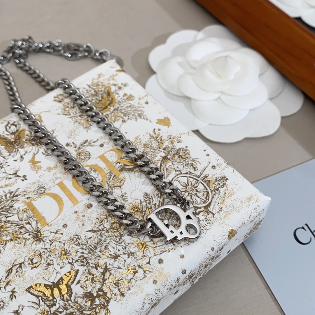 Dior necklace