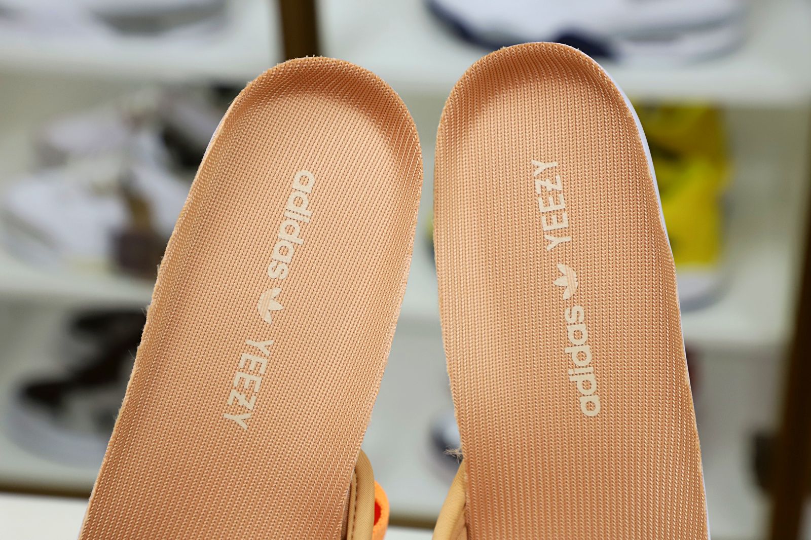 YEEZY BOOST 350 V2 CLAY