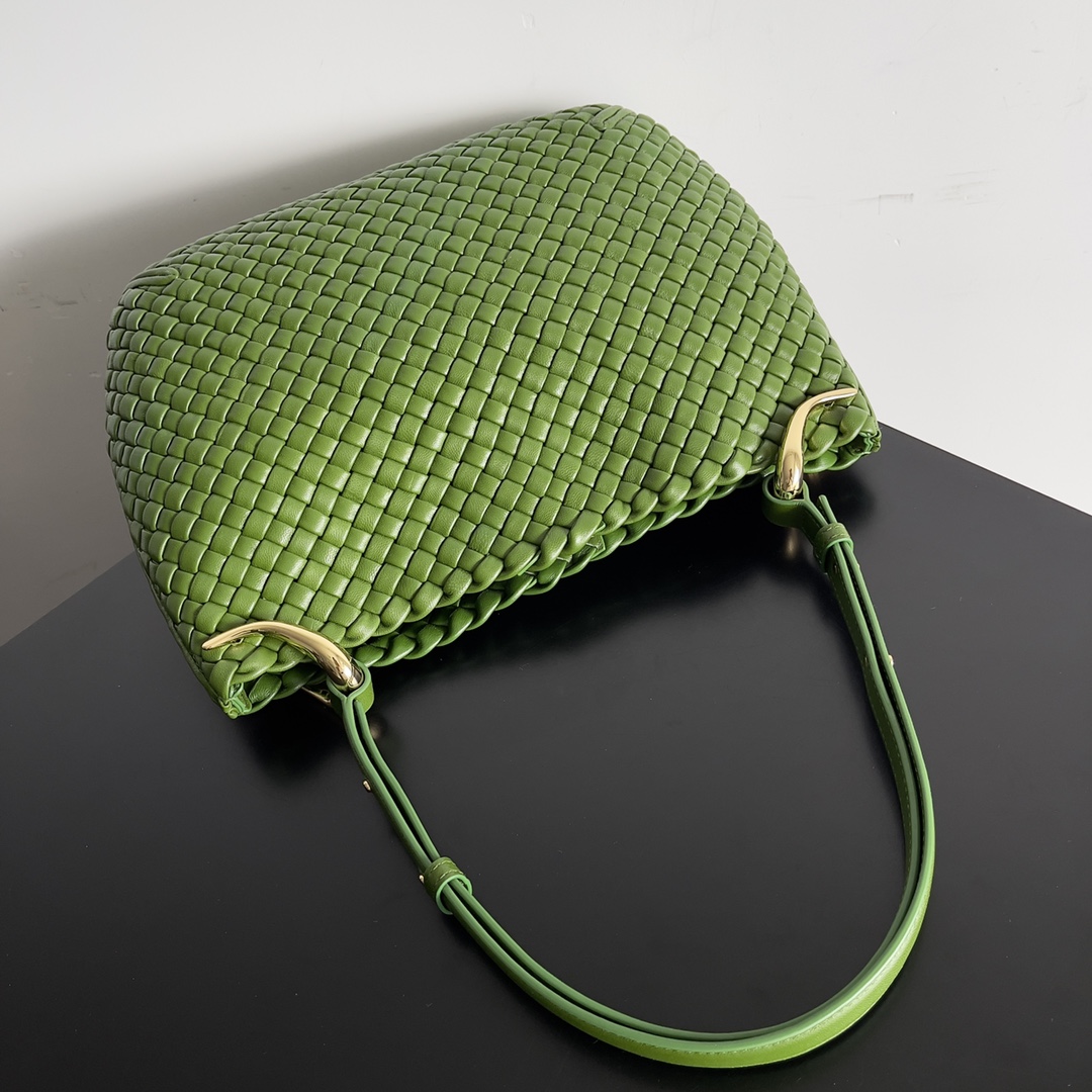 Bottega Veneta CLICKER Large Green Pepper Green #730969