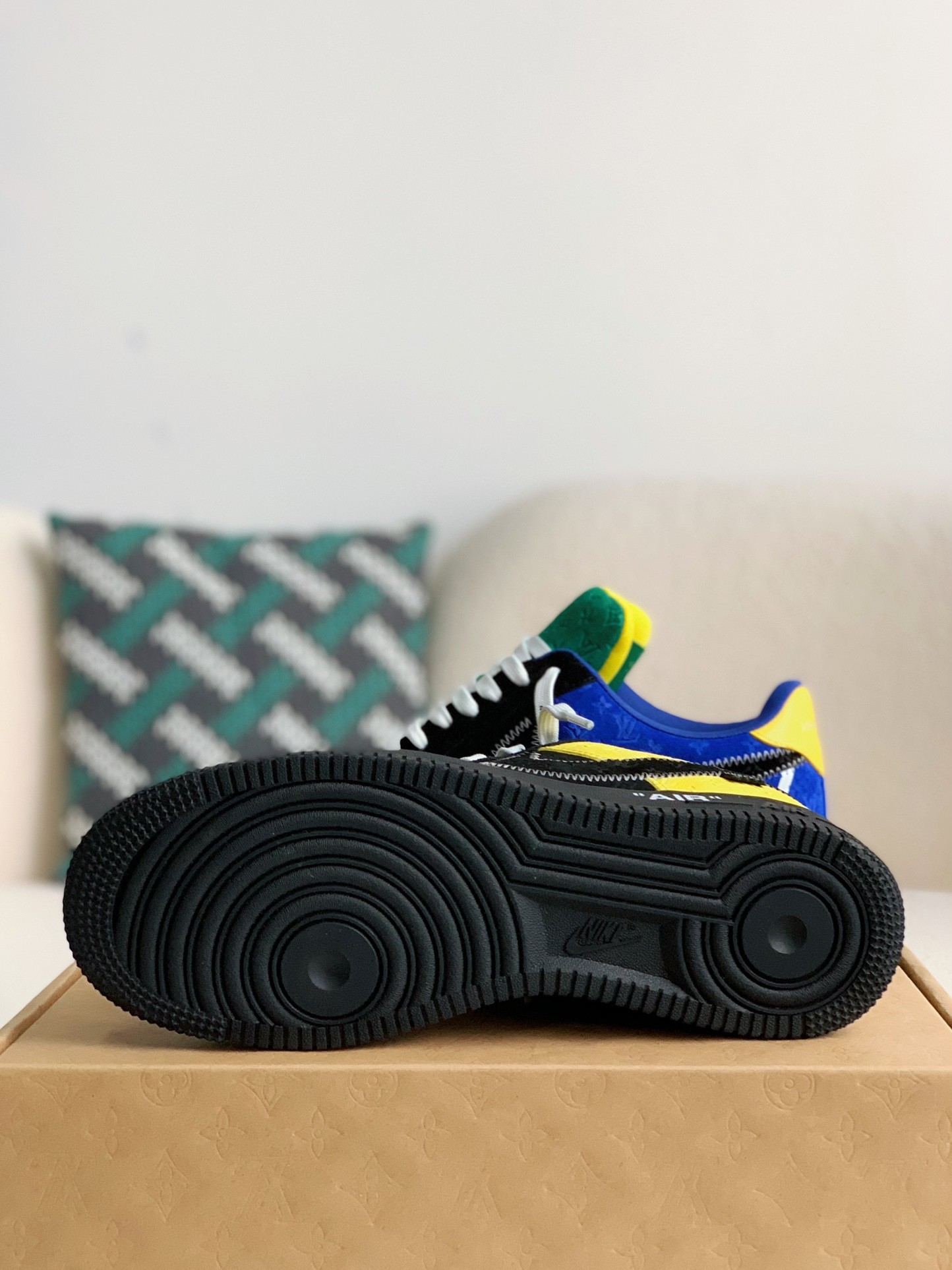 LOUIS VUITTON × NIKE AIR FORCE 1 Sneaker