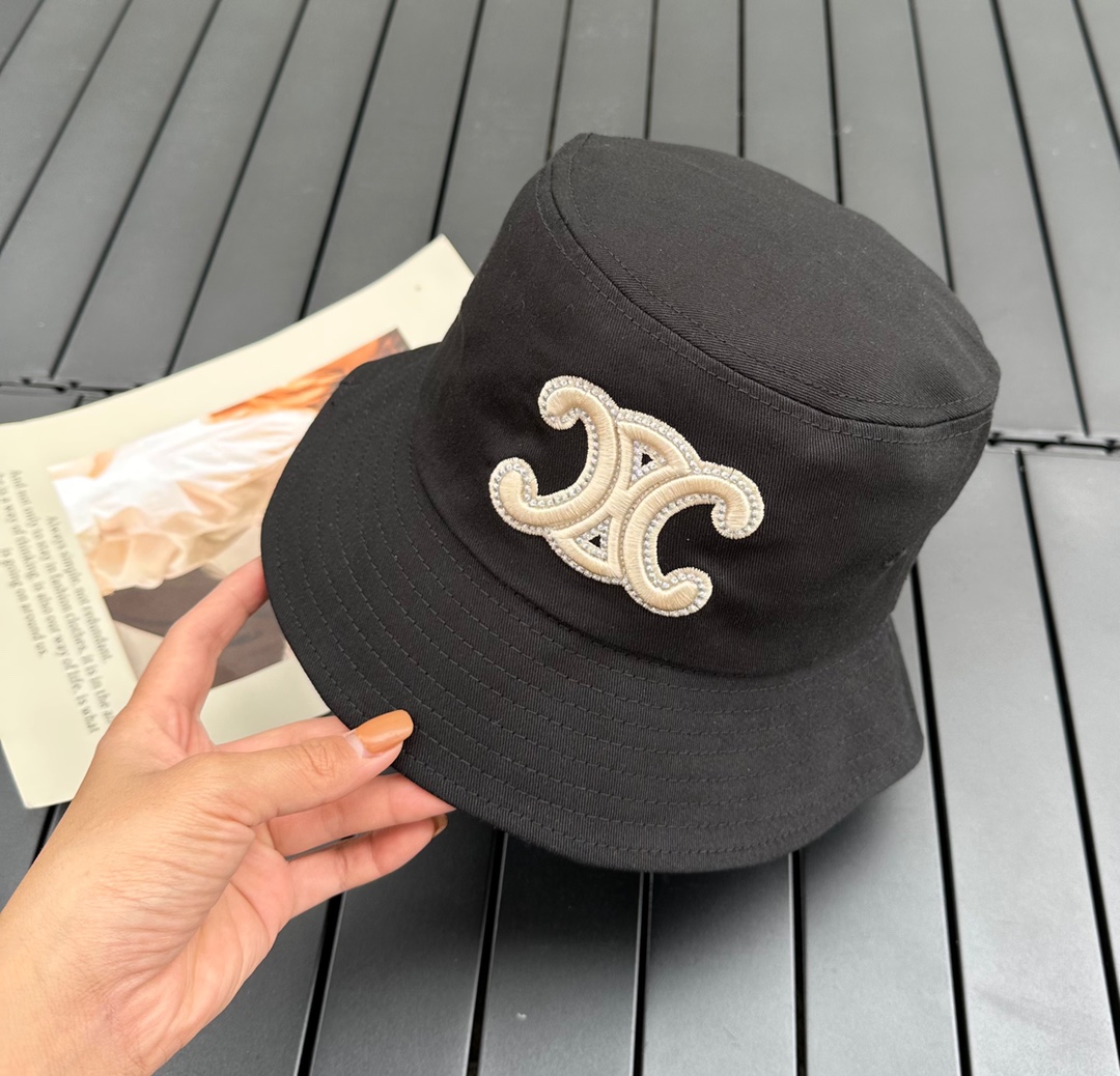 Celine's original single fisherman hat, his sun hat with a large brim