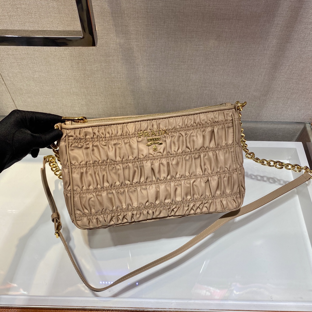 𝐏𝐑𝐀𝐃𝐀 New 1BH171 crease