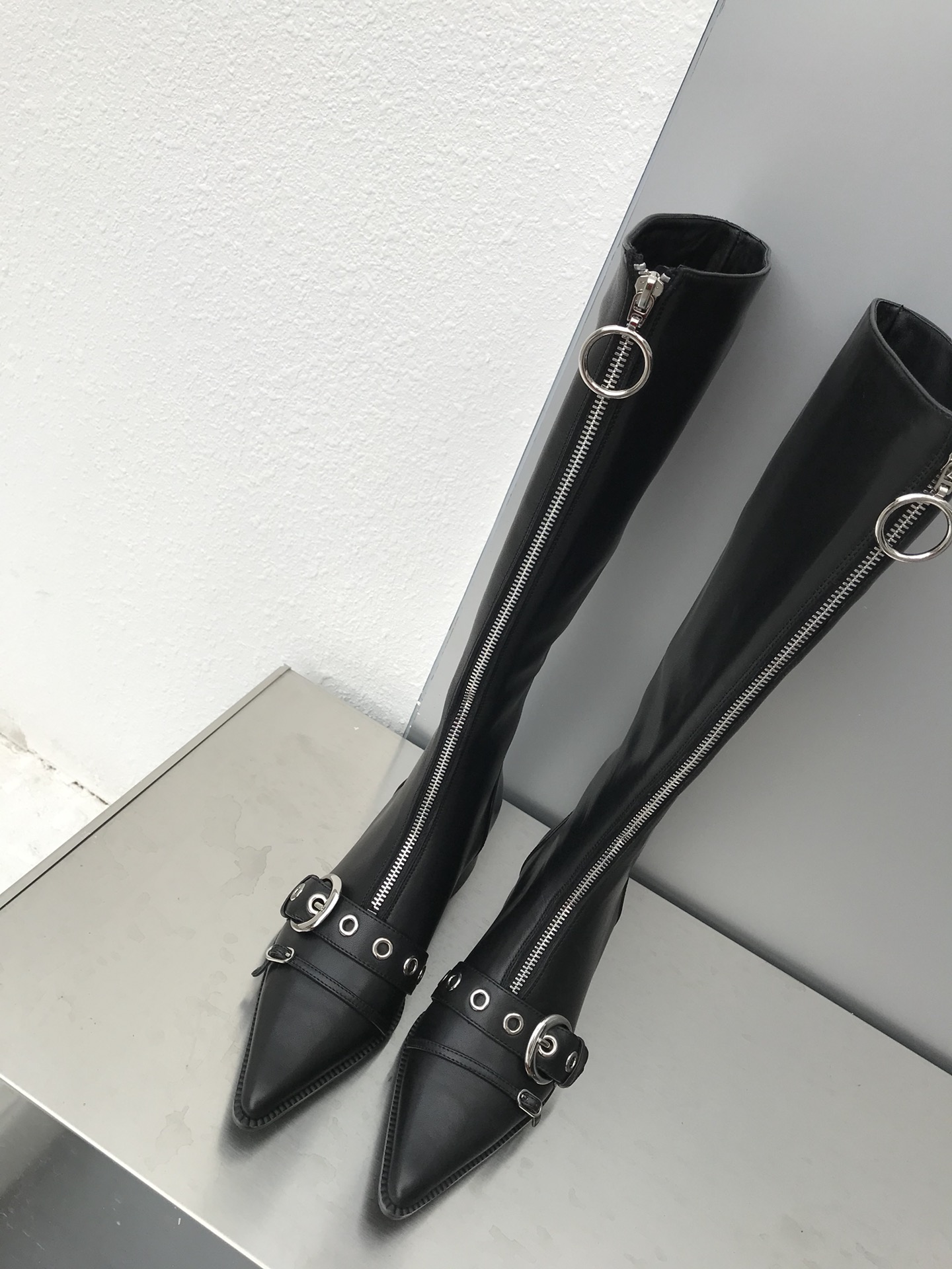 𝘾𝙃𝙄𝙉 𝘾𝙃𝙄𝙉 Thigh-high boots