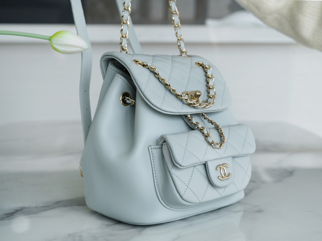 𝗖𝗛𝗔𝗘𝗡𝗟✦Italy 🇮🇹 original lambskin🐑 𝟮𝟮𝗔New 𝐃𝐮𝐦𝐚 shoulder bag sheepskin light blue➿