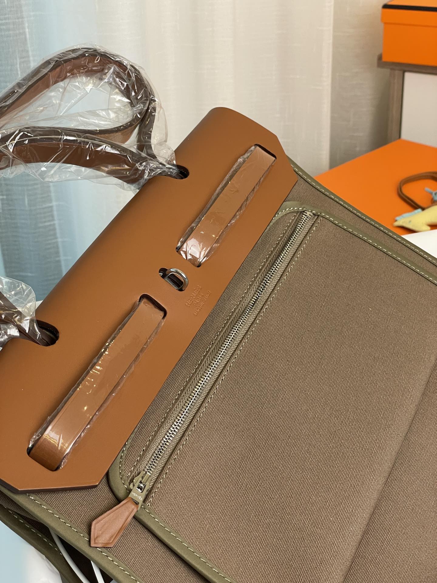 Herbag31 can be made to order, college style young bag