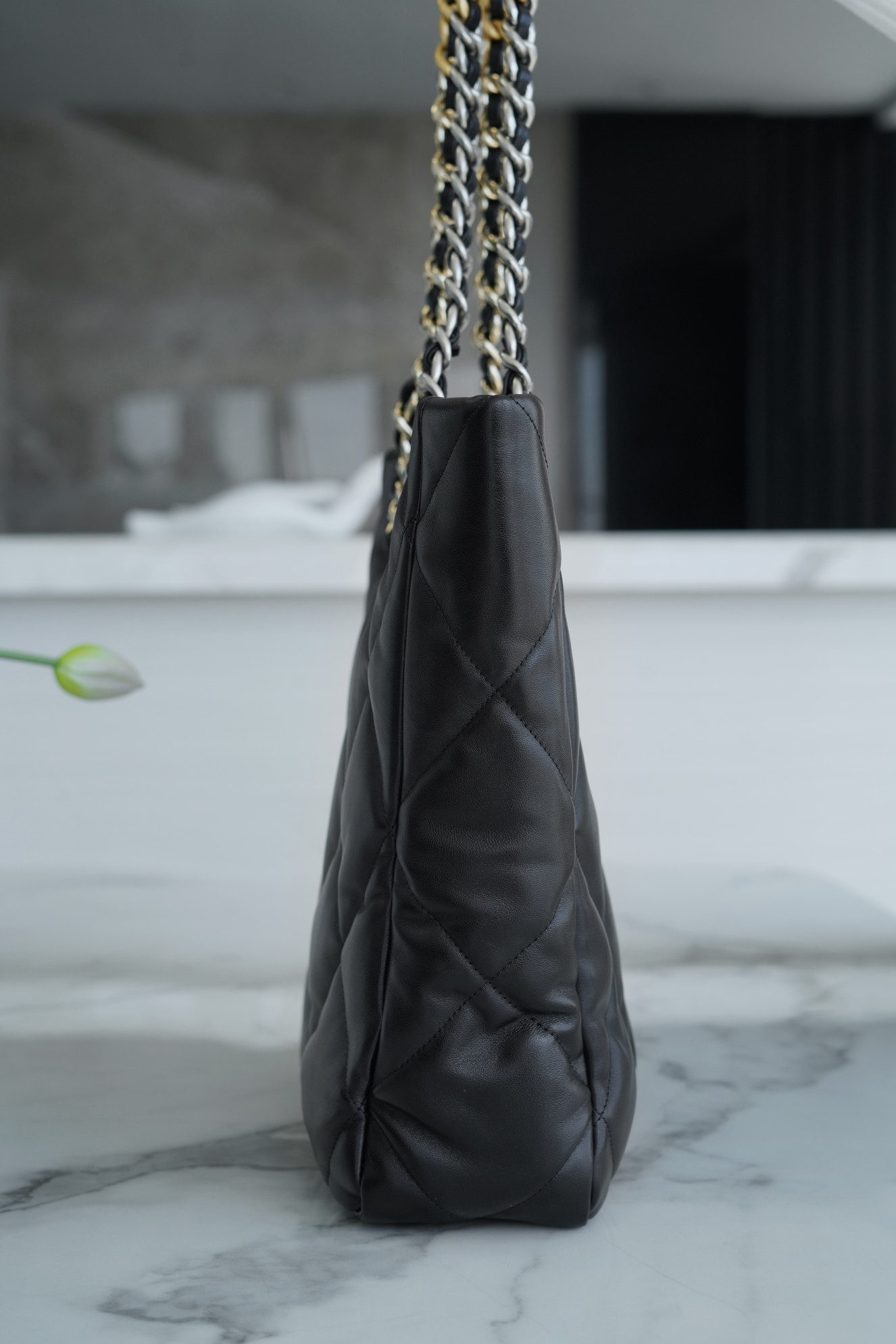 𝗖𝗛𝗔𝗡𝗘𝗟 𝟮𝟮𝗕 19 𝑩𝑨𝑮 𝑻𝒐𝒕𝒆 Italy 🇮🇹 level [box] lambskin 🐑 Genuine Leather Black Silver