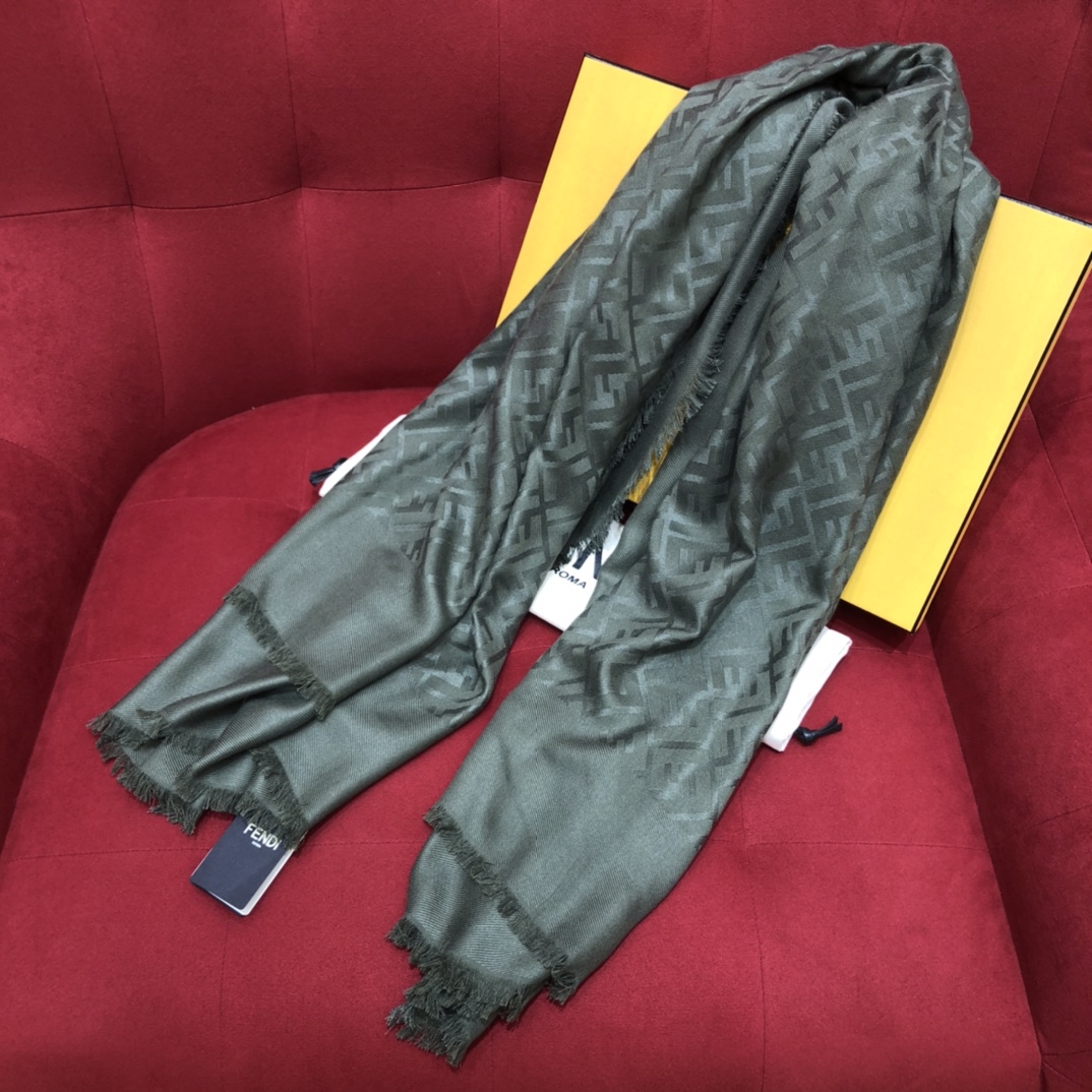 𝐅𝐞𝐧𝐝𝐢 Shawl/Scarf dual purpose 30% mulberry silk ➕ 70% wool