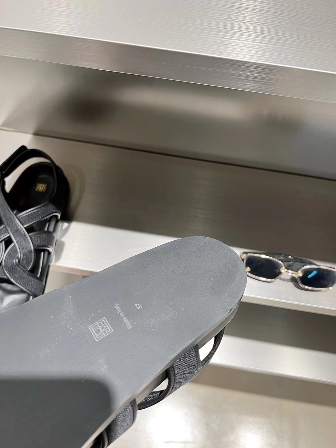 Toteme | 𝟐𝟎𝟐𝟏/𝐒𝐒 𝐧𝐞𝐰  Minimalist style toteme 2022/aw retro Roman sandals