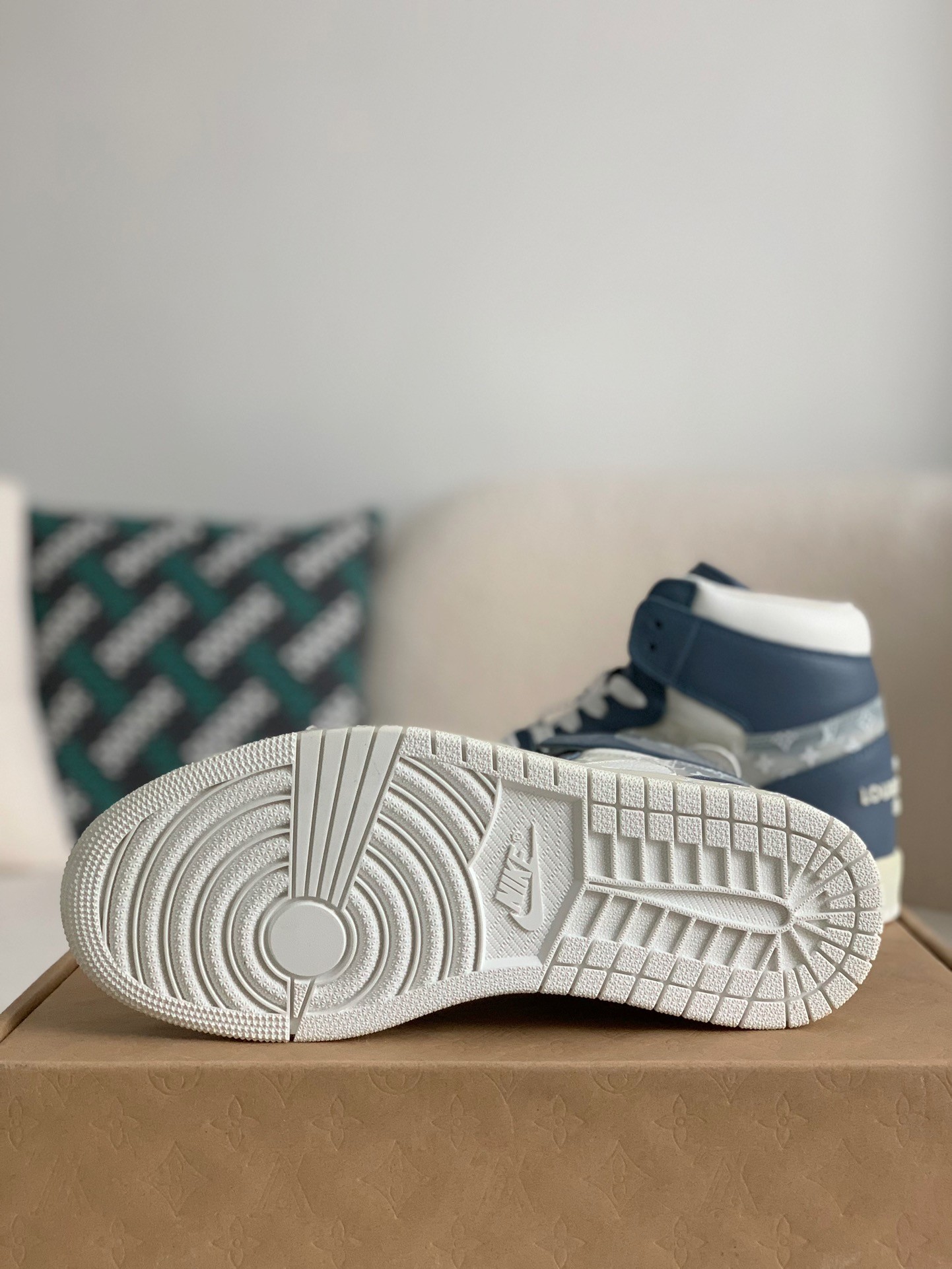 Louis Vuitton x Nike Air Jorda 1 High AJ1 Sneakers