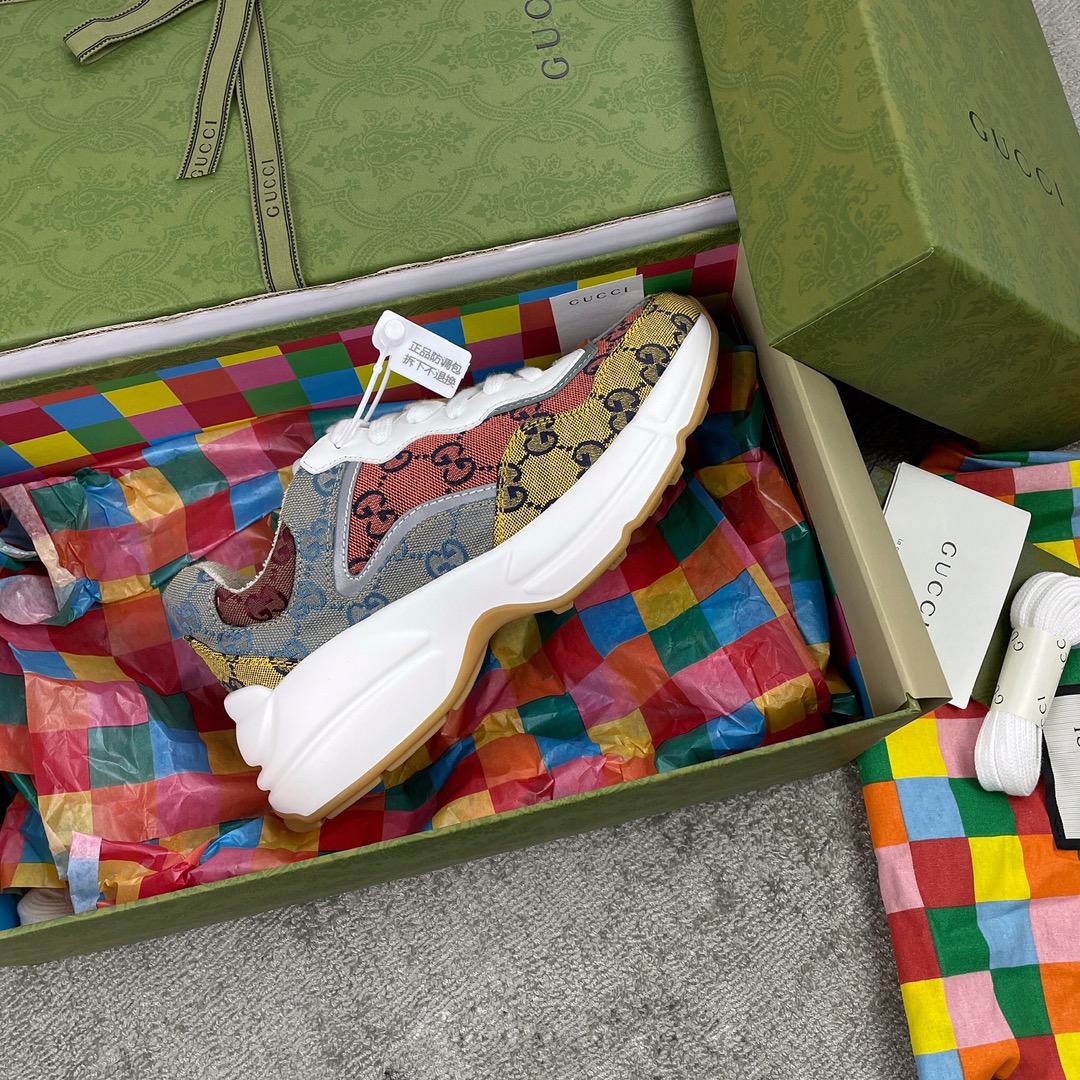 Gucci Pops This collection has a lot of flora and fauna elements Original material