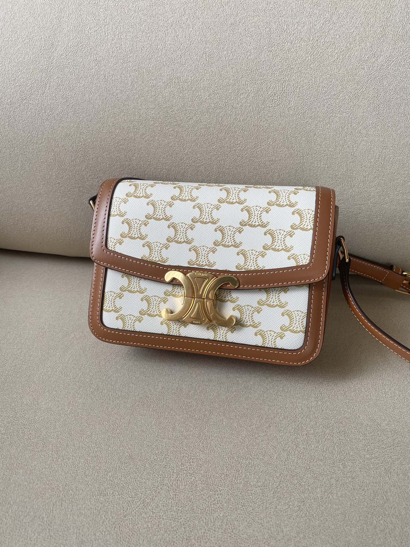 𝐂𝐞𝐥𝐢𝐧𝐞 Triomphe teen 18.5cm