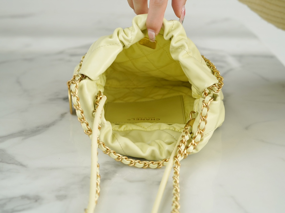 𝗖𝗛𝗔𝗡𝗘𝗟✦ 23S 22Mini bag chick yellow