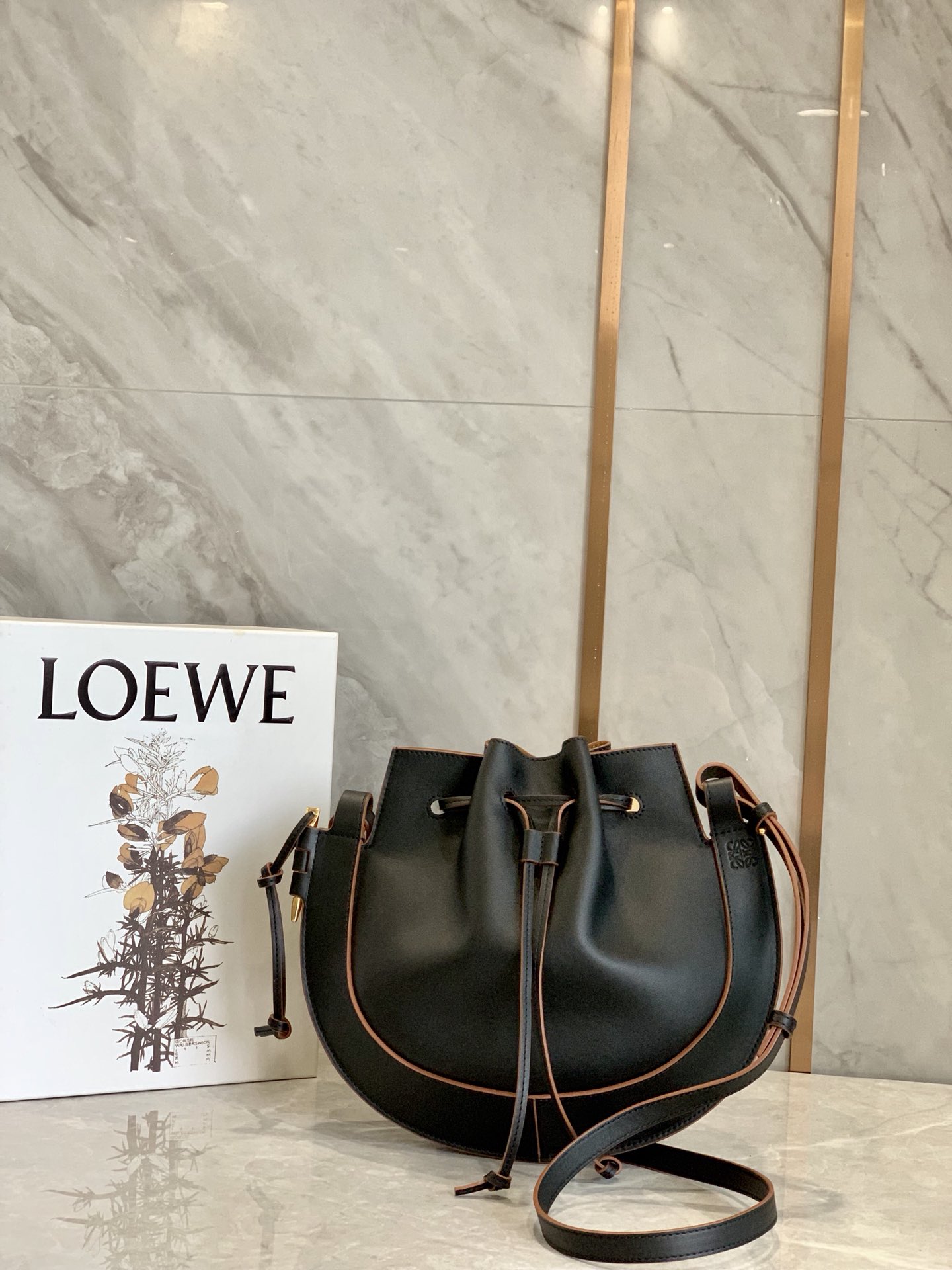 LOEWE Horseshoe flying saucer bag