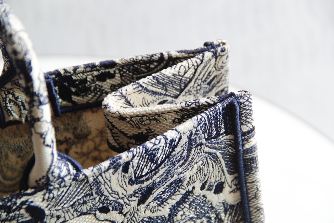 DIOR TOTE Blue Tiger