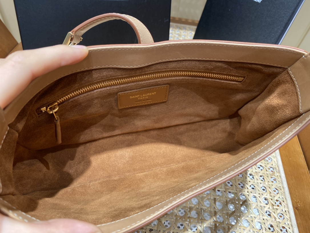 SAINT LAURENT Model: 657228 plain original leather.JD