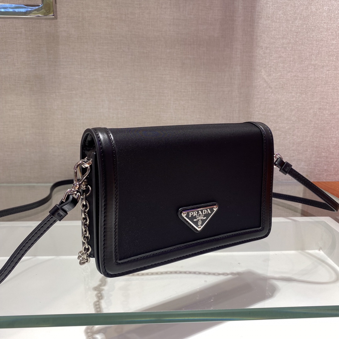 𝐏𝐑𝐀𝐃𝐀 1BP019 Crossbody bag