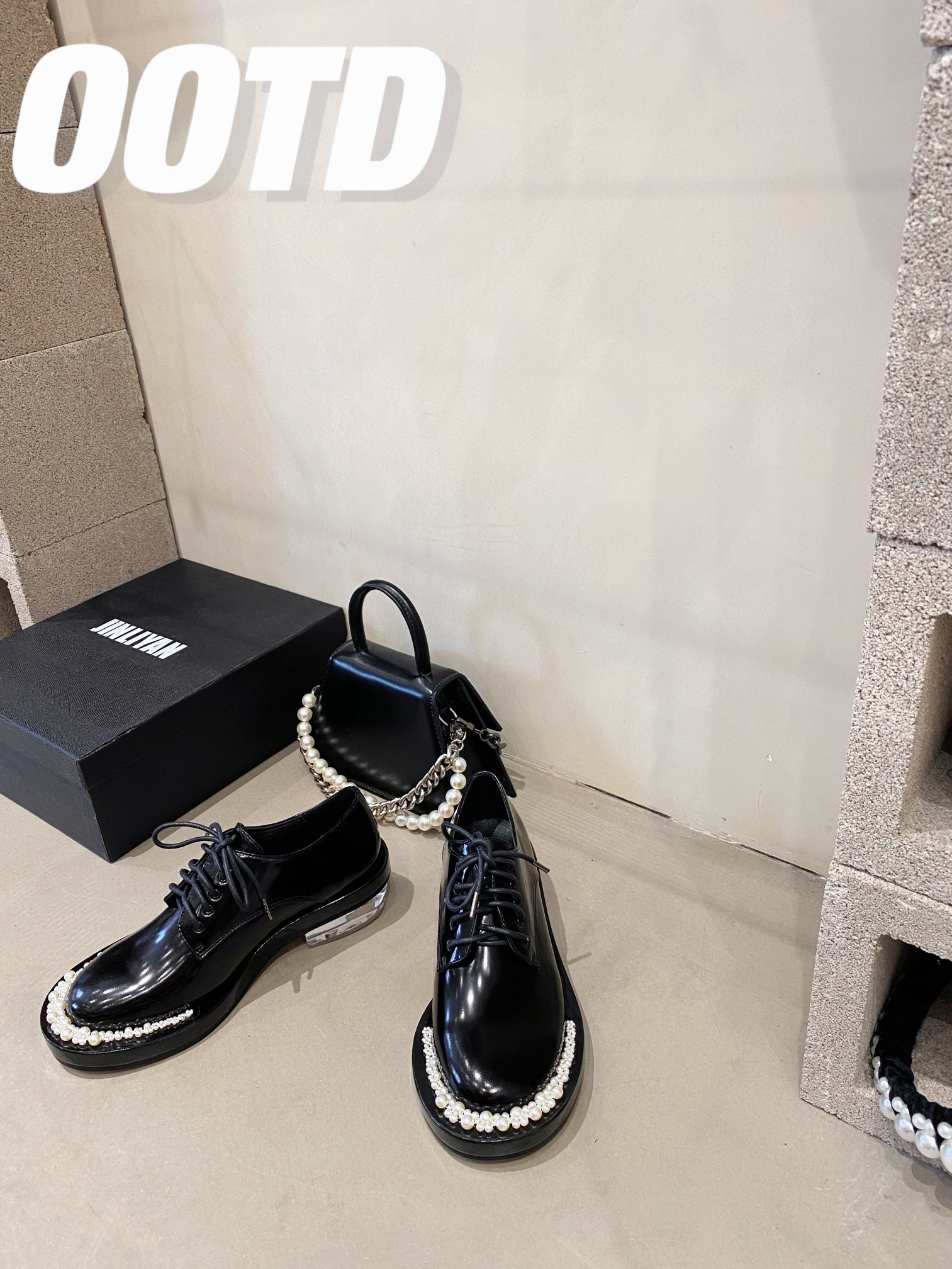 SR&HM | 𝟐𝟎𝟐𝟏/𝐒𝐒 𝐧𝐞𝐰 SR&HM original custom cowhide upper Hand-stitched pearl along the strip