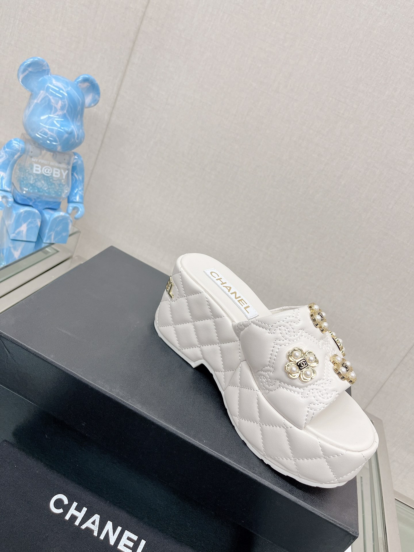 CHANEL water table thick bottom pearl flower slippers original rubber sole