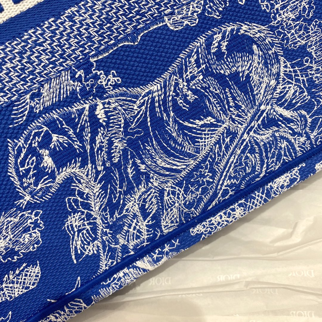 DIOR TOTE Tiger Embroidery Fluorescent Collection