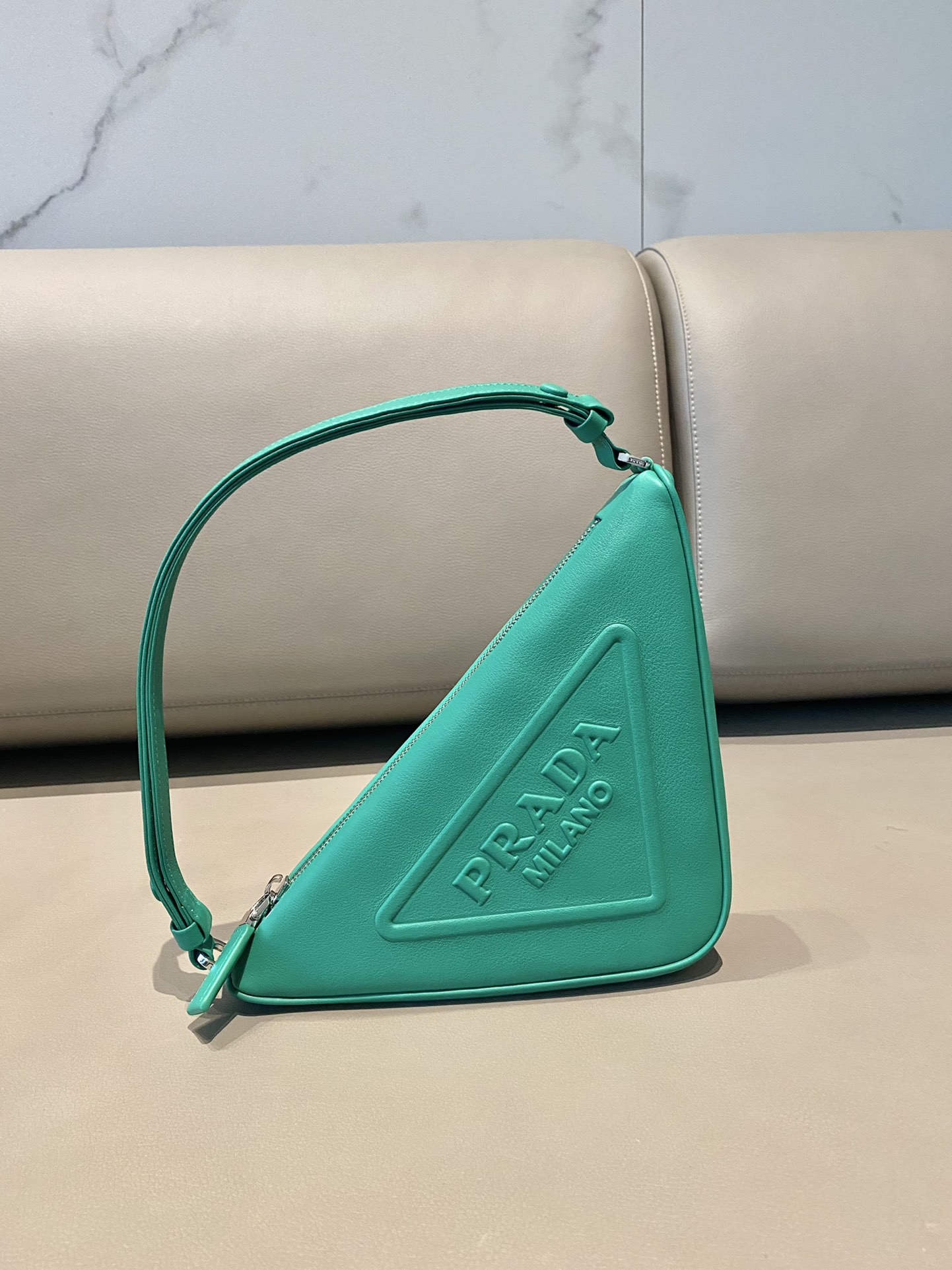 𝐏𝐑𝐀𝐃𝐀 Triangular bag 1NQ043