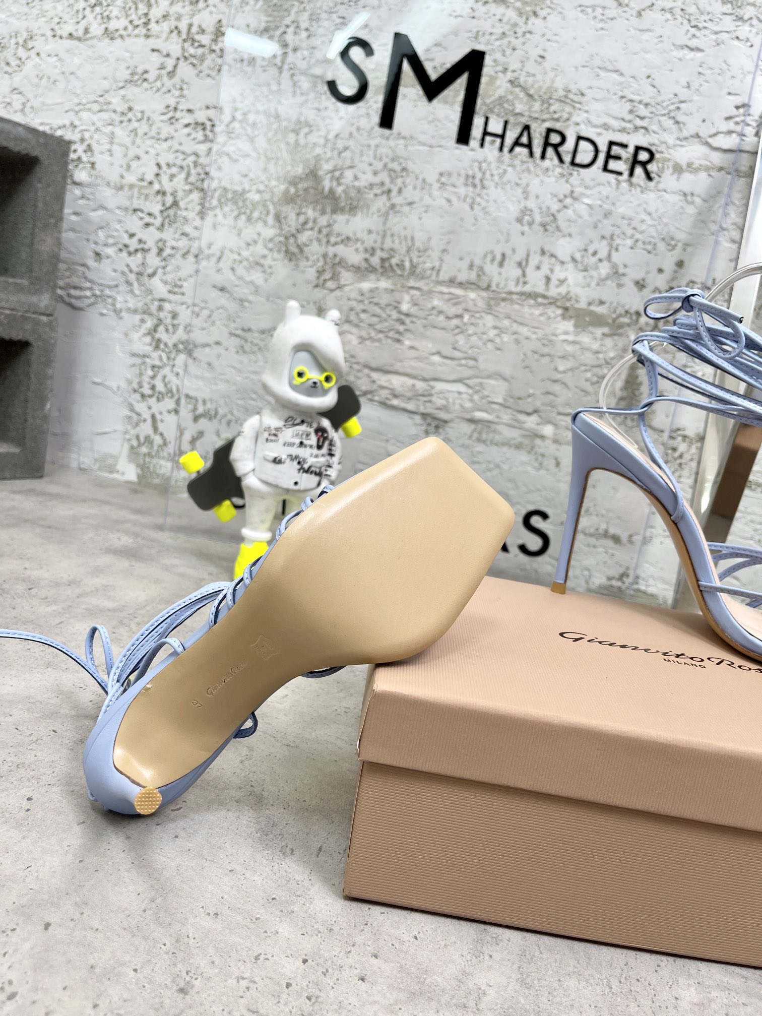 𝐆𝐢𝐚𝐧𝐯𝐢𝐭𝐨｜𝟐𝟎𝟐𝟑/𝐒𝐒 𝐧𝐞𝐰 Sylvie metallic high heels