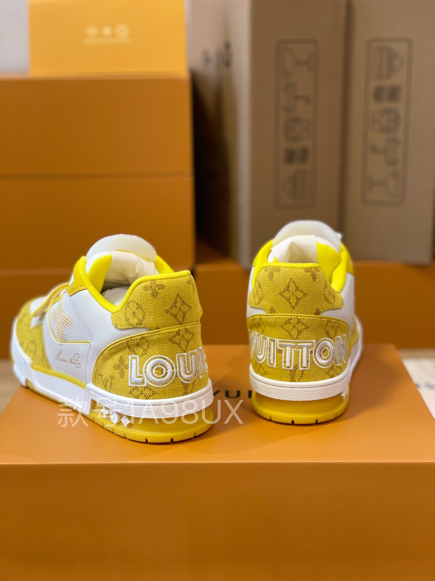 Louis Vuitton Trainer Sneakers Couple Model LD 0727