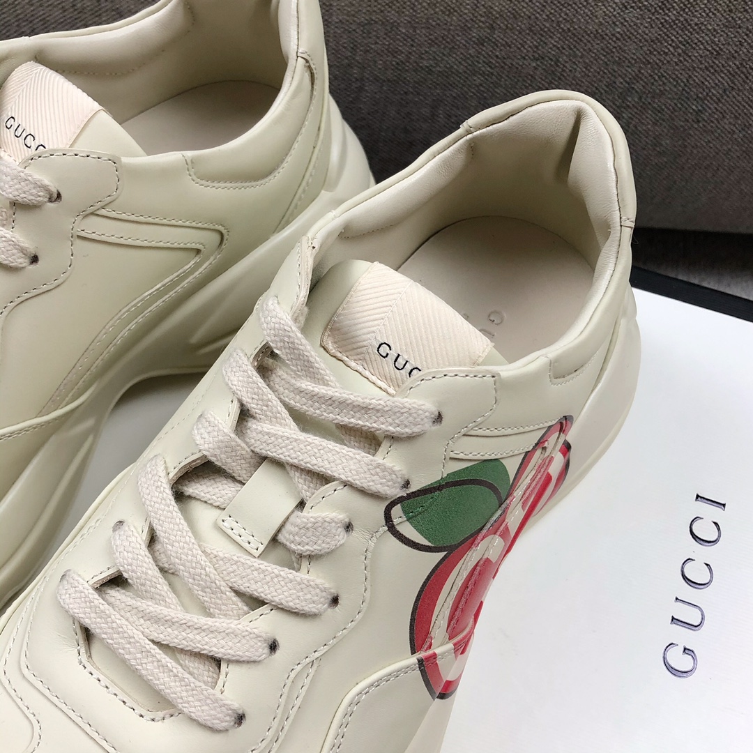 Gucci Pops This collection has a lot of flora and fauna elements Original material