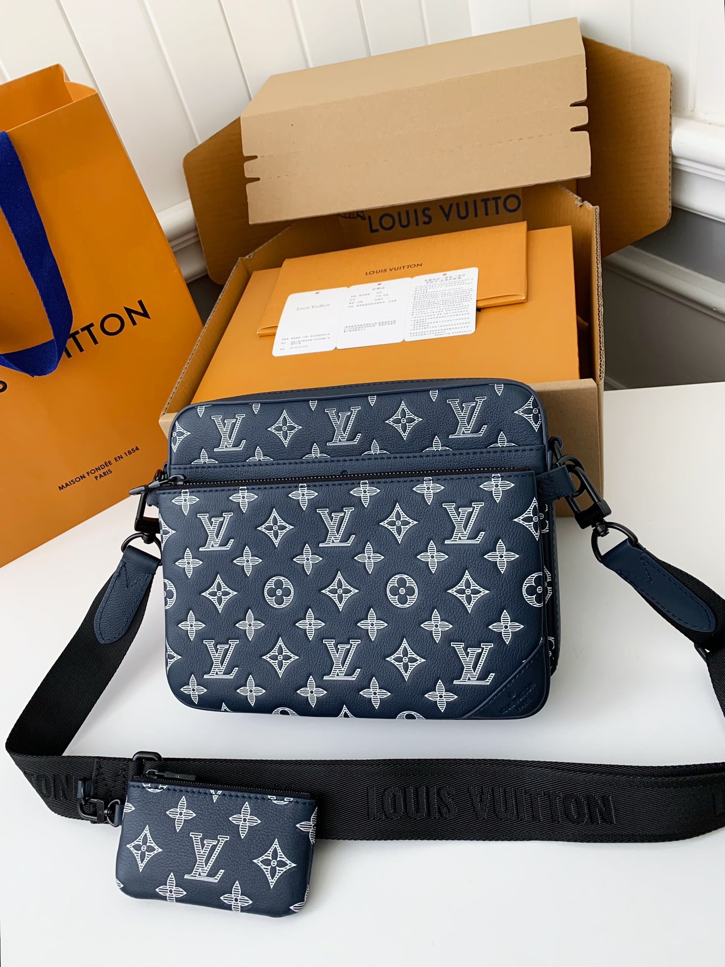 Louis Vuitton The new TRIO Postman Pack M24753 Size： 25*18.5*7cm