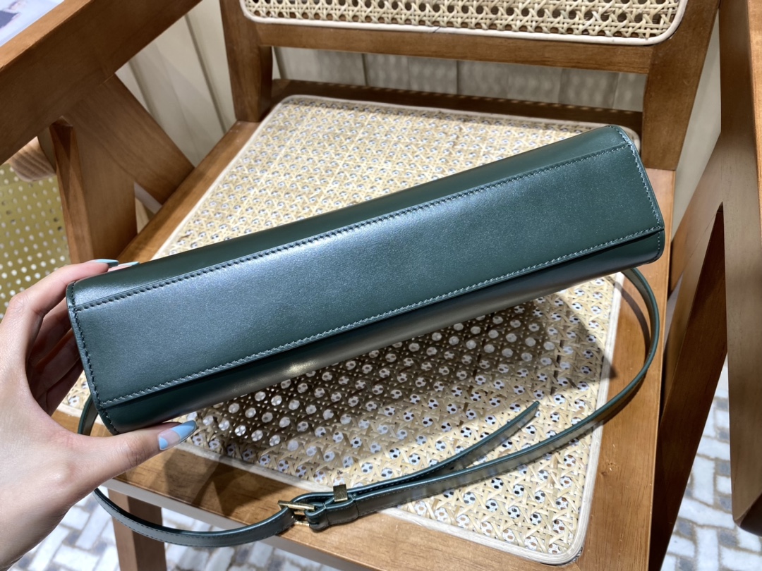 SAINT LAURENT 𝑴𝒂𝒏𝒉𝒂𝒕𝒕𝒂𝒏 〈Original leather version〉#579271