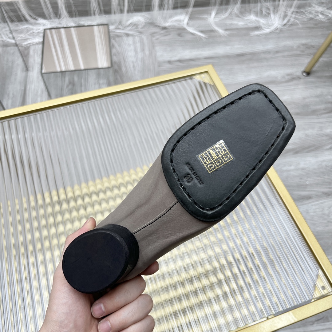 𝐔𝐌𝐀 𝐖𝐀𝐍𝐆｜𝟐𝟎𝟐𝟑/𝐒𝐒 𝐧𝐞𝐰  UMA WANG classic models retro do old ballet shoes