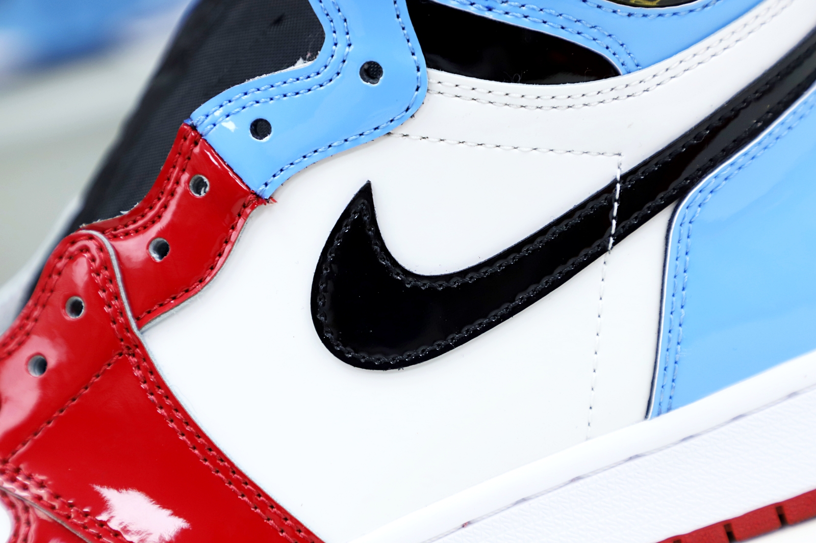 AIR JORDAN 1 RETRO HIGH OG FEARLESS