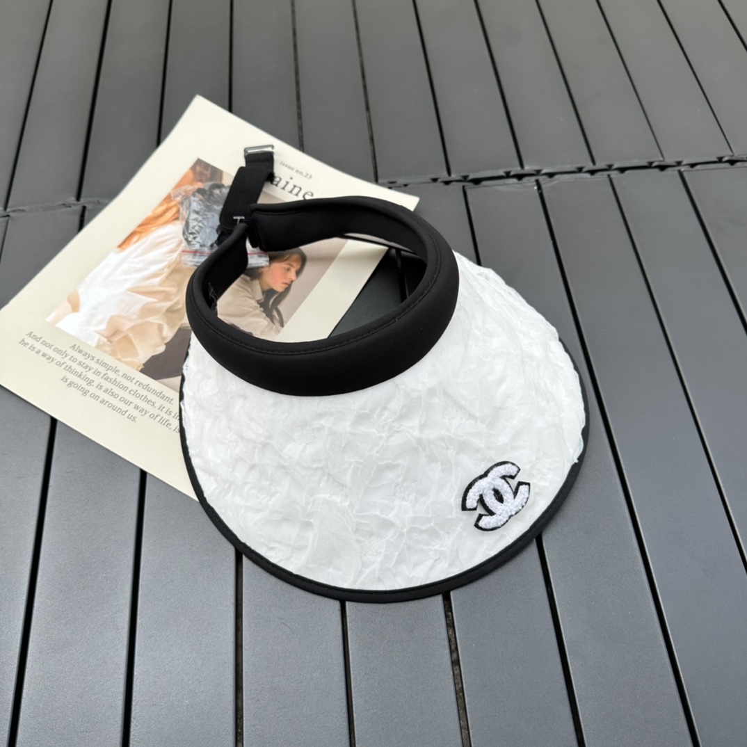 CHANEL empty top hat