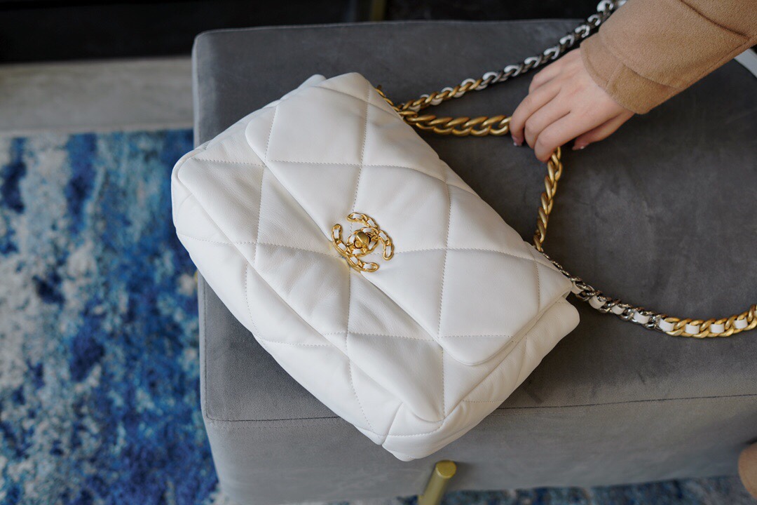 𝗖𝗛𝗔𝗡𝗘𝗟 ❶❾ 𝗕𝗔 𝗚 Original lambskin series ❥ Genuine leather ❥ Medium ❥ Fairy white ☁️ੈ✩‧₊˚
