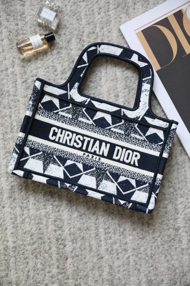 DIOR BOOK TOTE blue small five stars