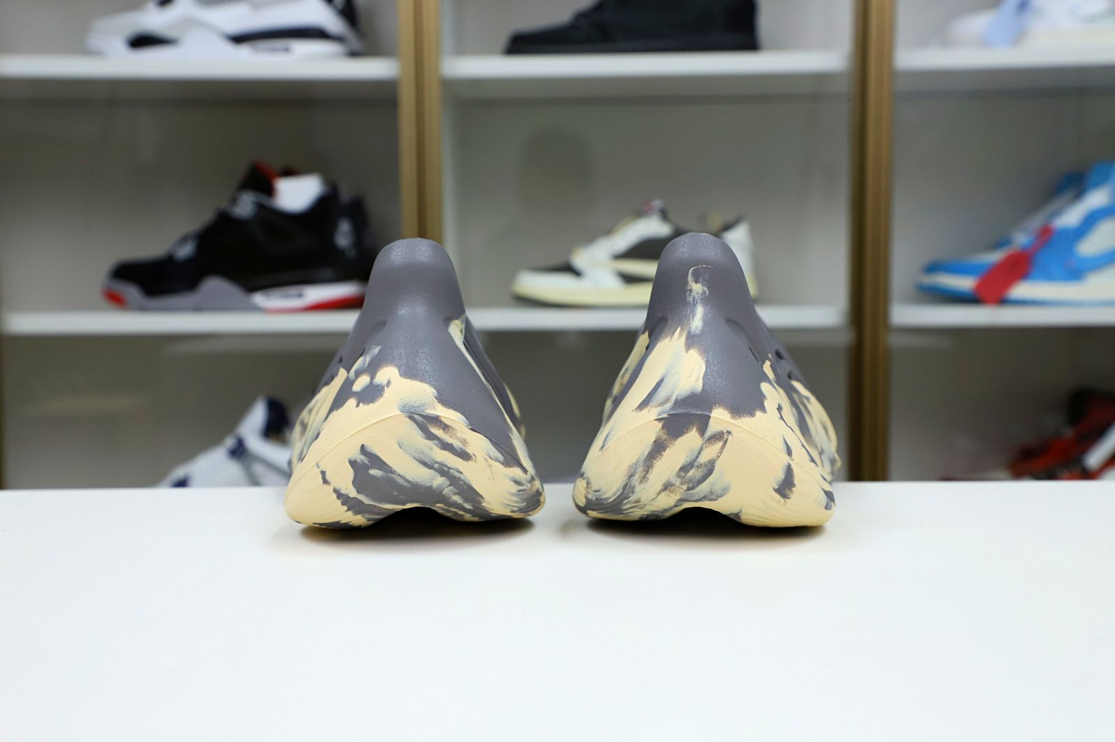 YEEZY FOAM RUNNER MXT MOON GREY